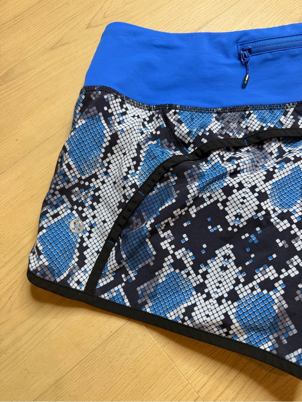 Lululemon Speed Up Shorts - Picture 5 of 6
